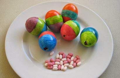 ovos-pintados-410x266 Dicas para celebrar a Páscoa com os pequenos
