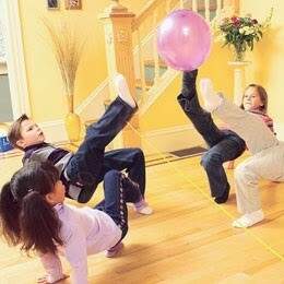 não-deixar-balões-caírem Brincadeiras com balões para fazer com crianças pequenas