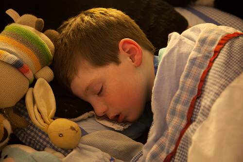 dormir-a-noite-inteira O que fazer para meu filho dormir a noite toda?